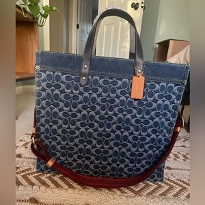 Beautiful Brand New Coach Field Tote 40!!